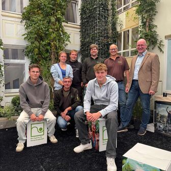 Ein Teil des Teams der Grünen Oase auf der NordBau 2025 in Neumünster